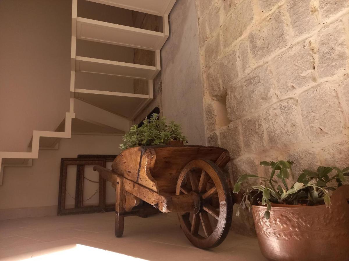 Le Petit Palais - Naples Bed & Breakfast Bagian luar foto