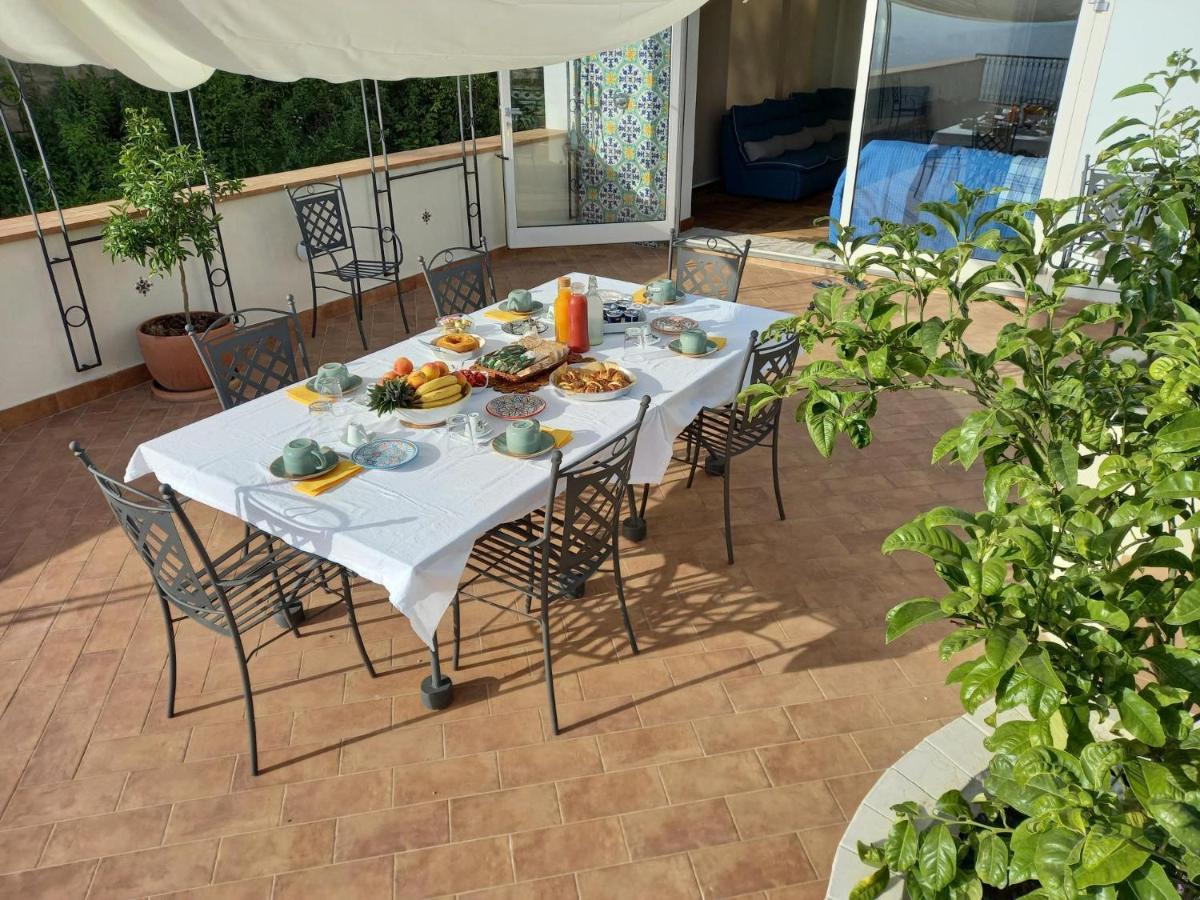 Le Petit Palais - Naples Bed & Breakfast Bagian luar foto