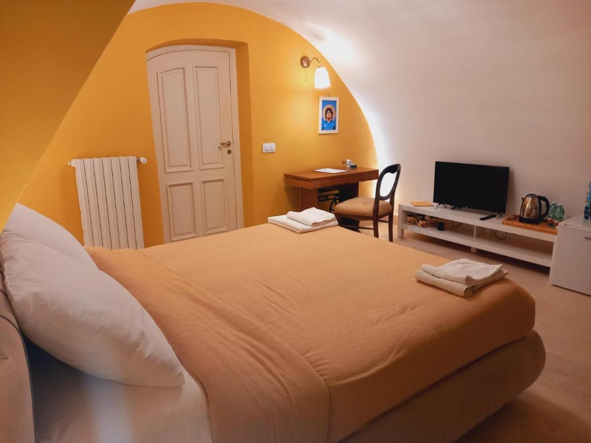 Le Petit Palais - Naples Bed & Breakfast Bagian luar foto